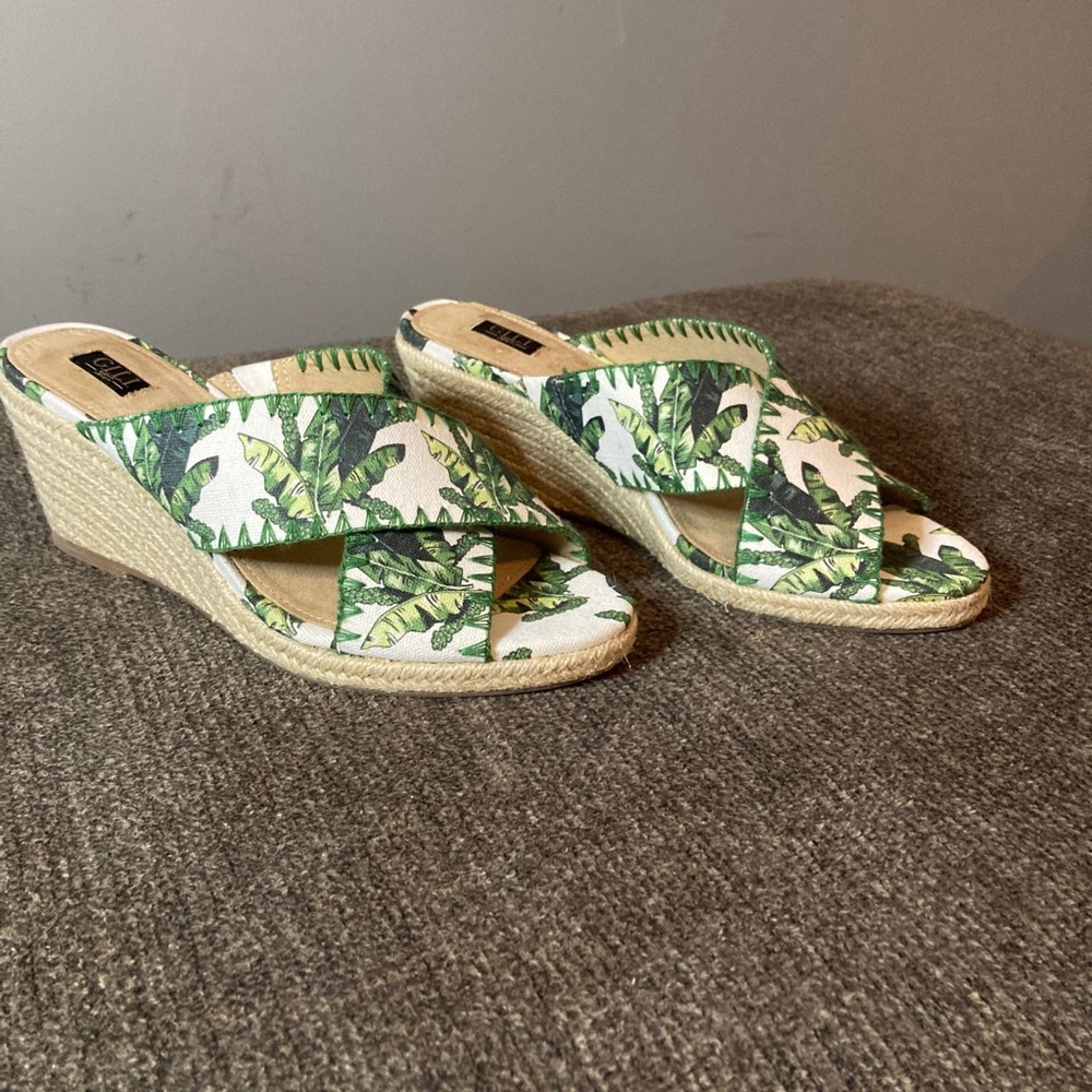 G.I.L.I. Palm Leaves Slide On Wedge Sandals.  Size: 8